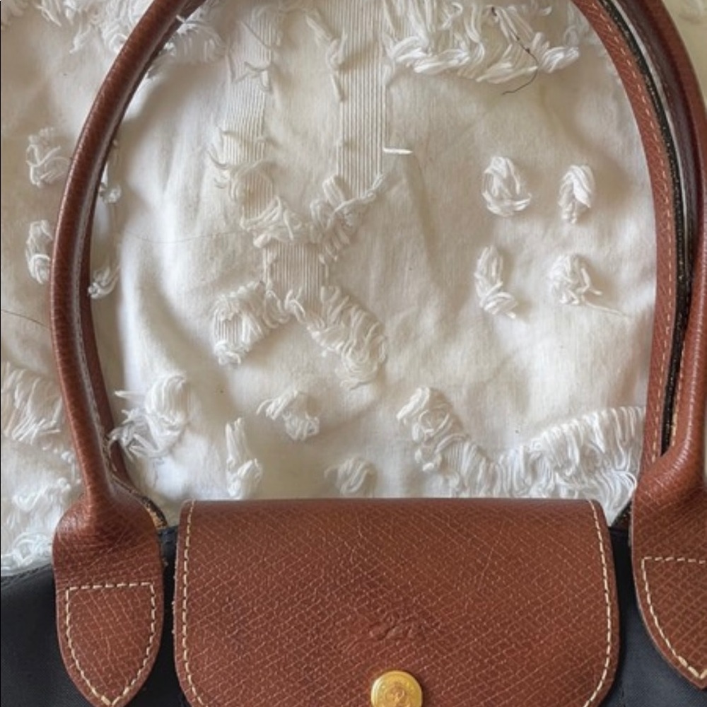 Black and tan longchamp tote - Picture 2 of 15
